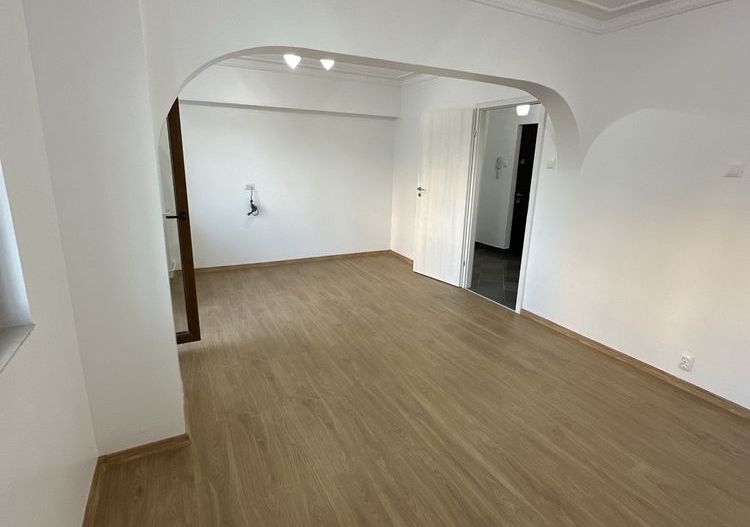 Vand apartament 4 camere Drumul Taberei - Poză 2