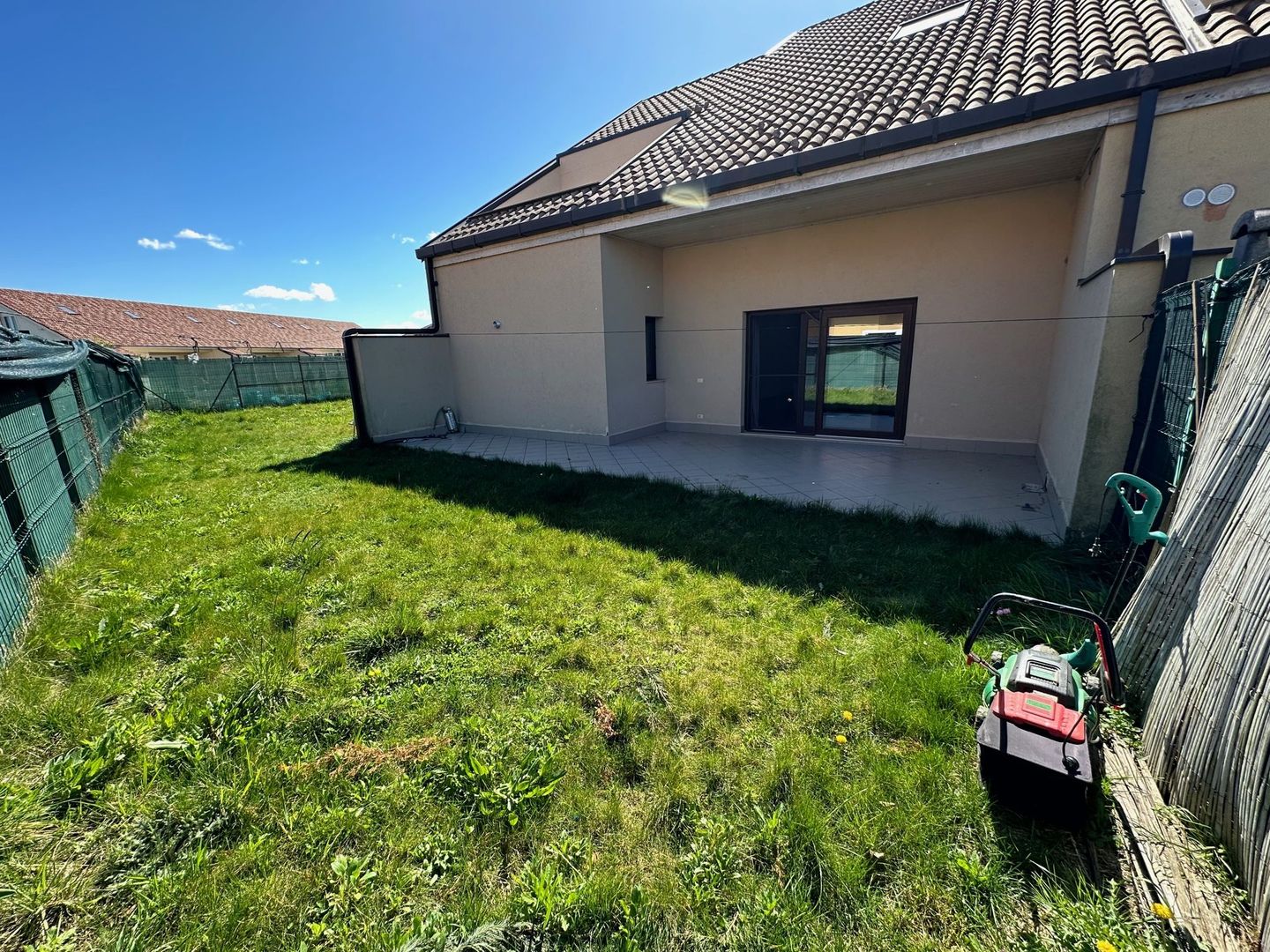 CASA SPATIOASA  CU GARAJ SI TEREN DE 600 MP - Poză 23