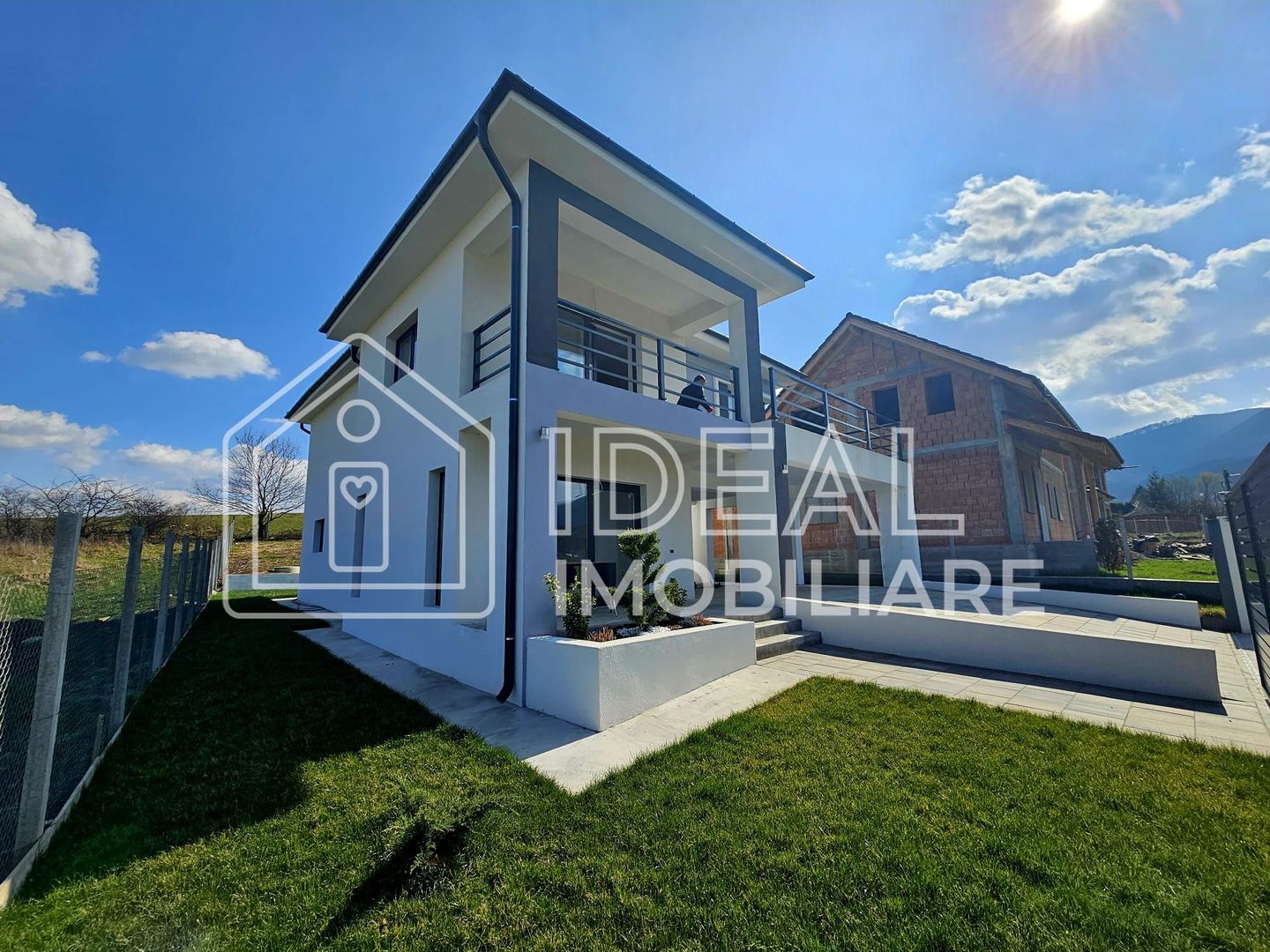 Casa Individuala cu 4 camere si 700 mp teren, in Tocile - Poză 1