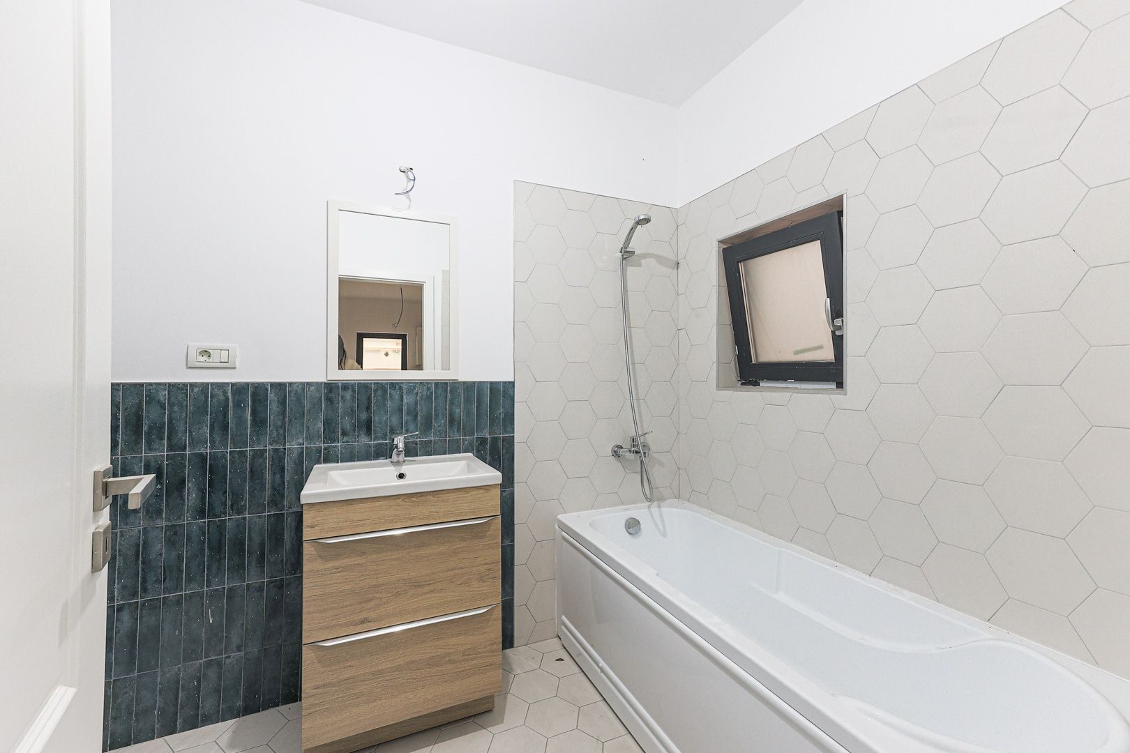 VÂNDUT! Apartament 2 camere, imobil nou, parcare inclusă - Poză 10