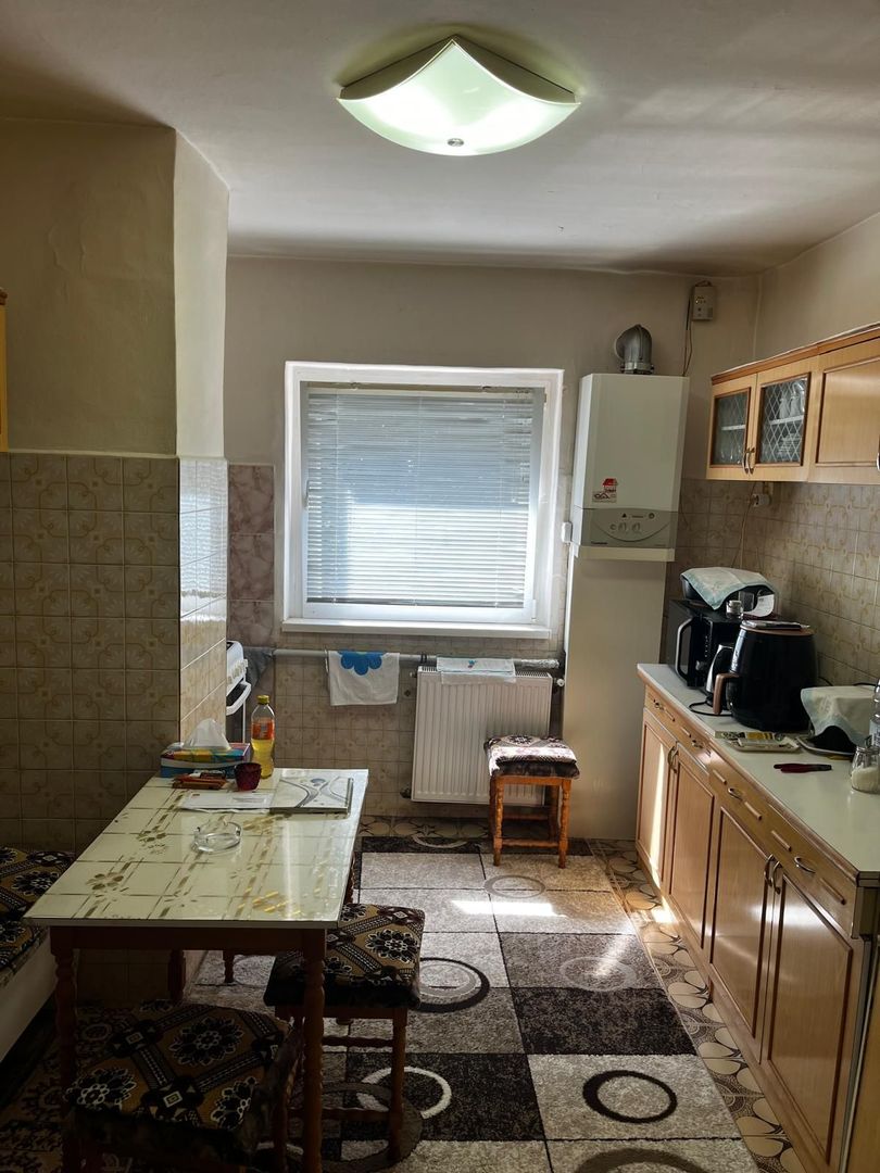 Apartament cu 4 camere, 80 mp utili la etajul 1 chiar in Calea Lipovei - Poză 8