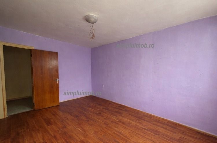 garsoniera Bd 1 Decembrie parter inalt - Poză 4