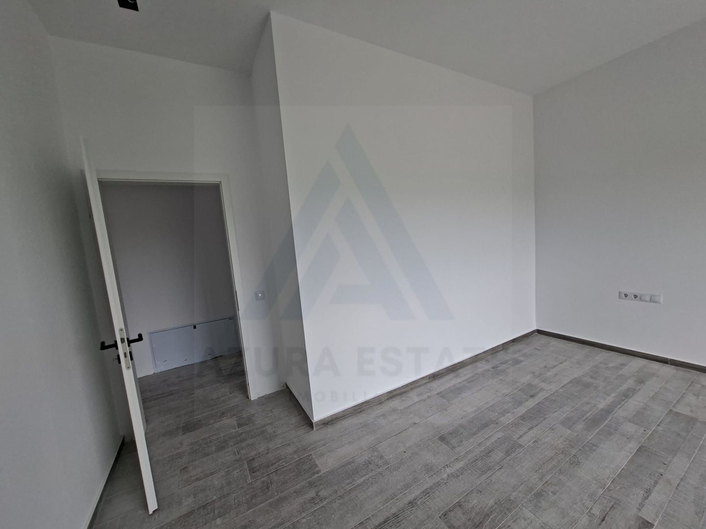 Casa premium cu teren 815 mp terasa balcon si garaj zona Selimbar - Poză 8