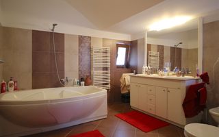 Casă / Vilă cu 5 camere de vânzare în zona Dumbravita - Poză 13