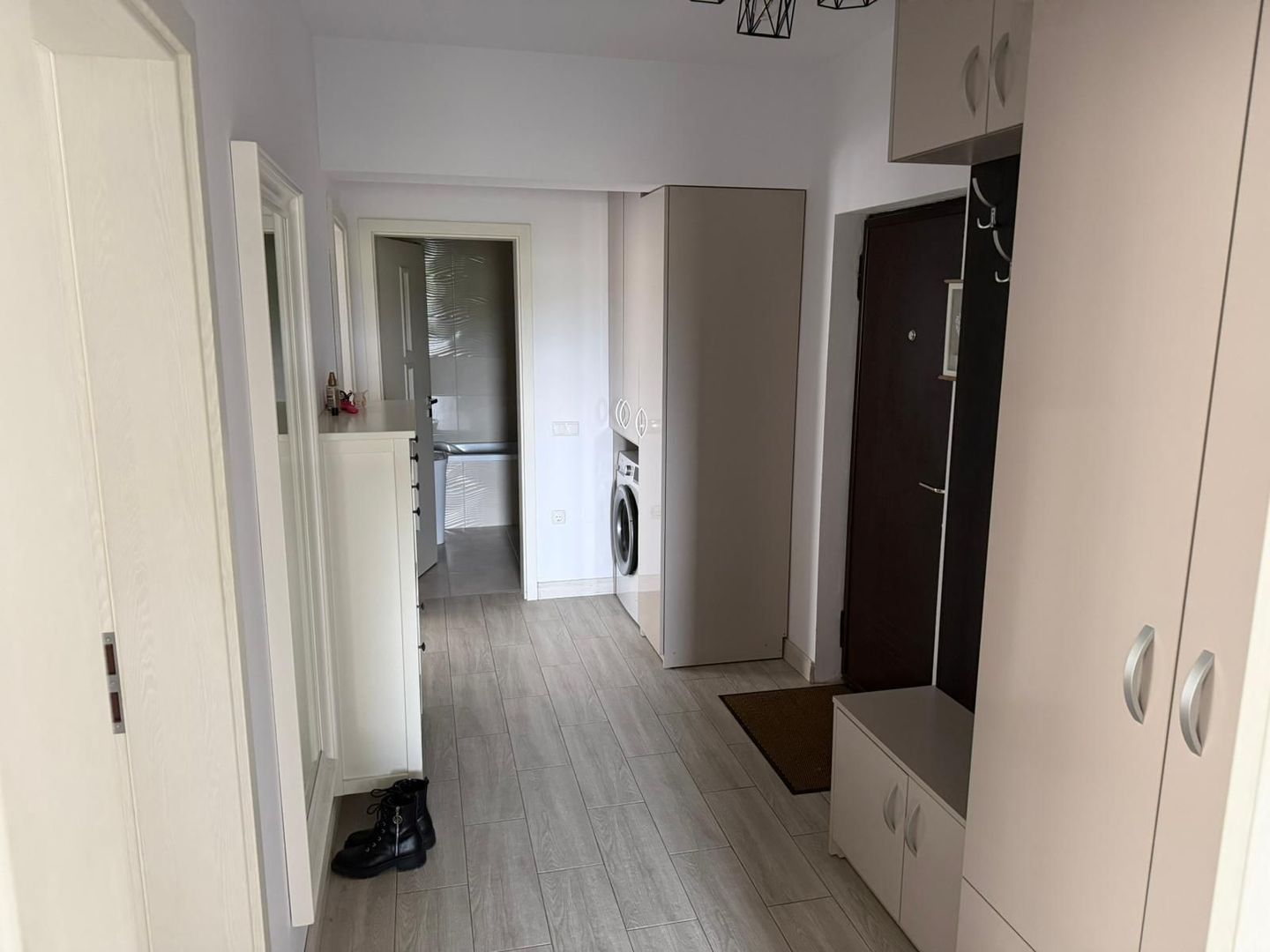 Apartament modern cu 3 camere de inchiriat in zona ultra-centrala - Poză 7