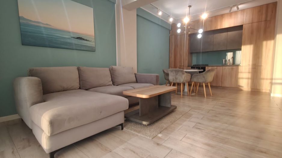 DE VÂNZARE — 3 CAMERE, B-DUL MAMAIA, DELFINARIU, VEDERE LAC - Poză 4