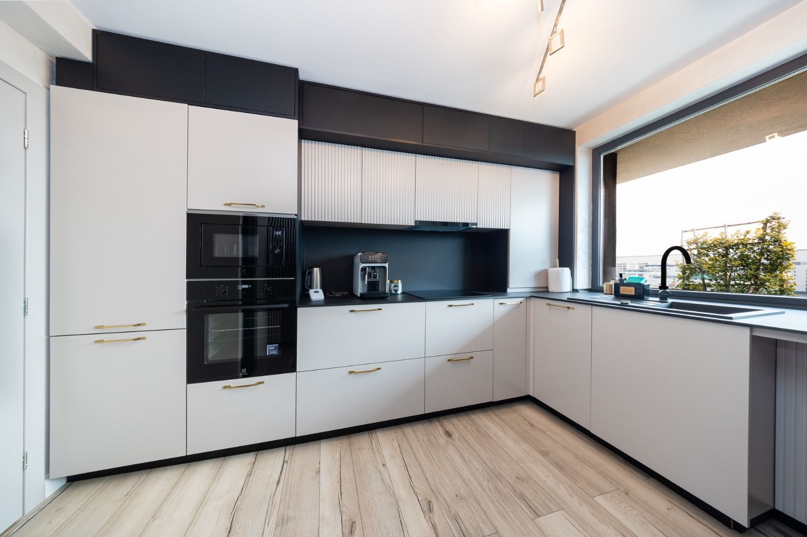 Penthouse superb, 3 camere+parcare subterana ,203 mp-Coresi - Poză 18