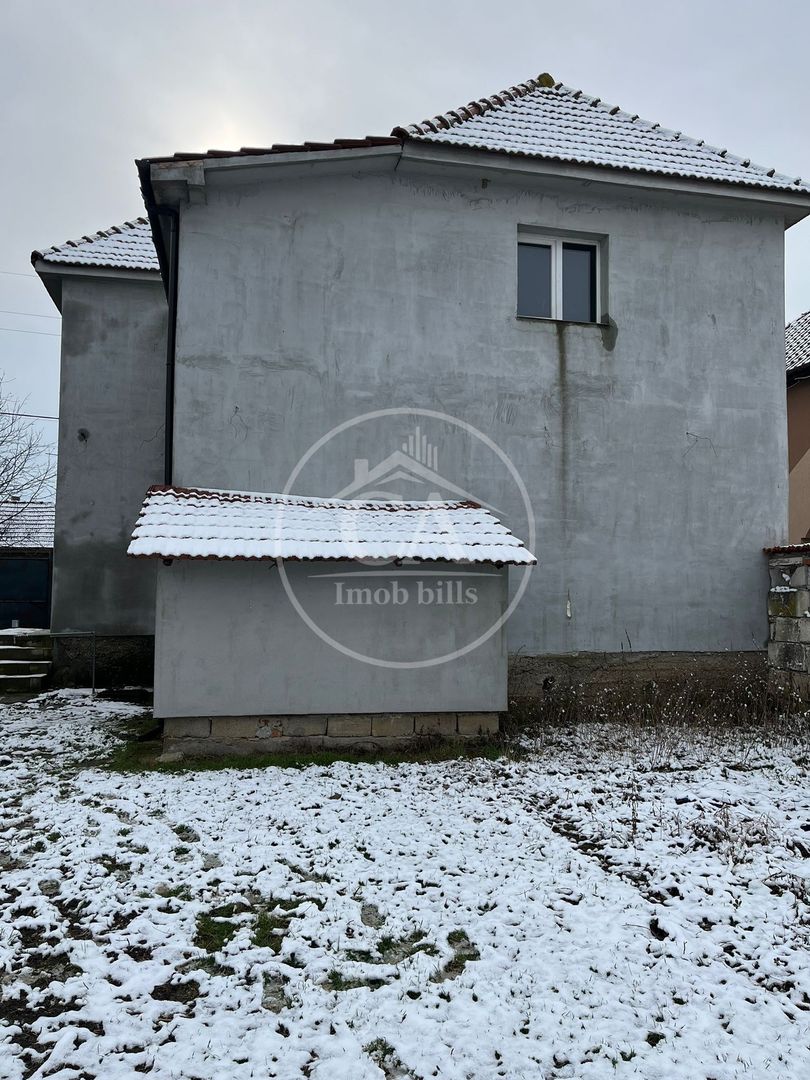 Casa de vanzare D+P+E+M cu 5 camere în Livada De Bihor - Poză 11