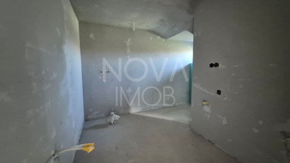 Casa generoasa cu 5 camere, 2 bai, dressing si parcare – Sura Mica - Poză 11
