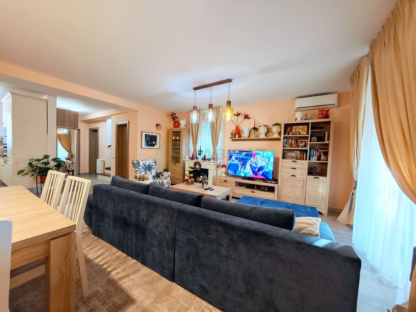 Prima inchiriere, vila cocheta, cu accente exotice - Poză 13