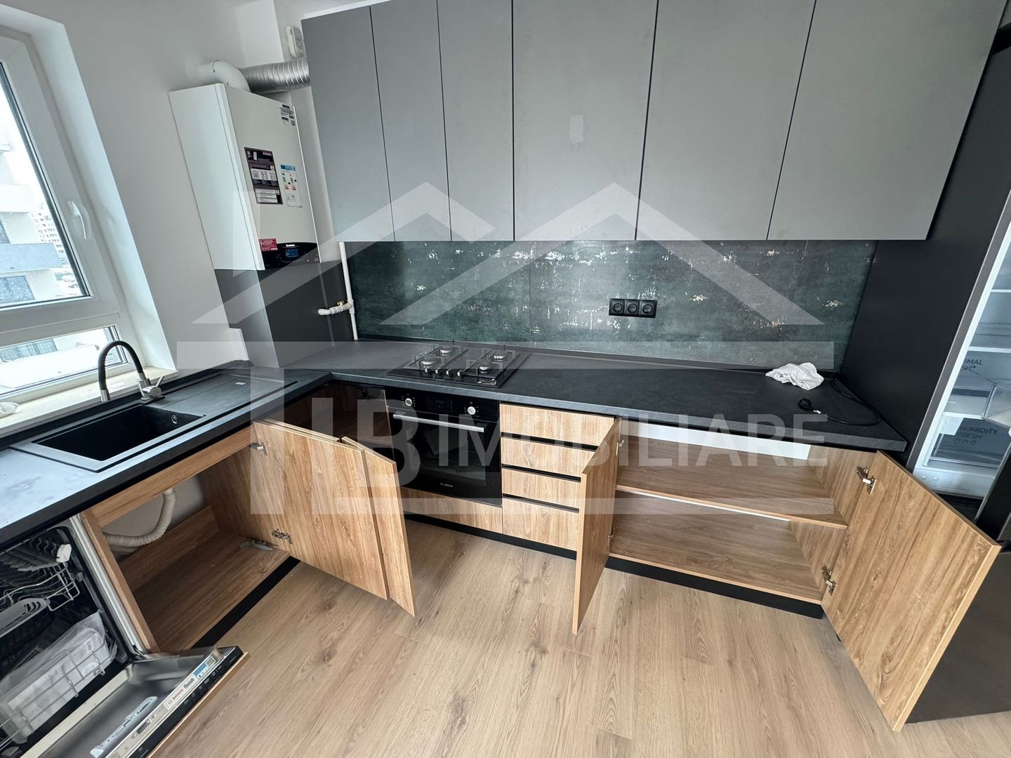 Apartament cu 3 camere, 80mp, parcare, boxa, Zona Maurer - Poză 8