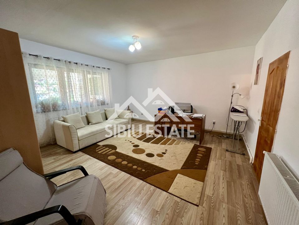 Casa moderna, spațioasa, curte generoasa pe un nivel în Sura Mare - Poză 8