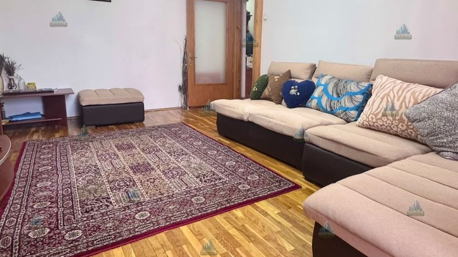 Apartament 3 camere de vânzare – Zona Valah - Poză 2