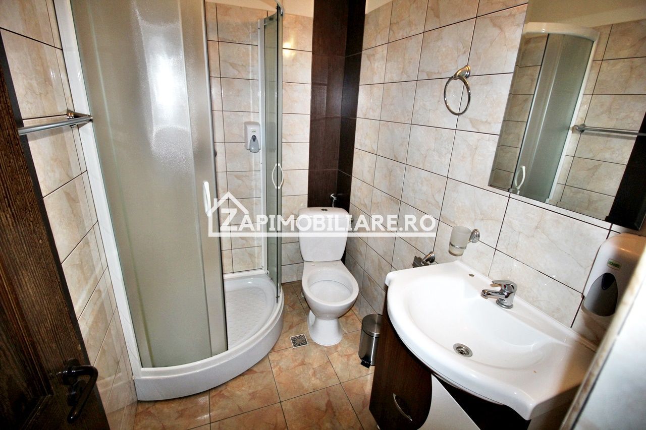 Pensiune P-E-M 9 camere,9 bai,1 bucatarie,teren 900 mp - Poză 7