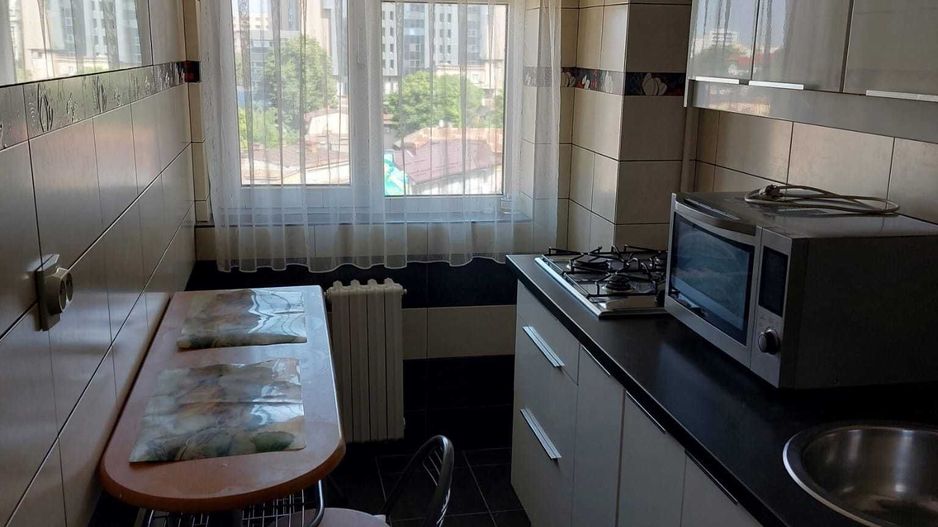 Închiriere Garsonieră 44 mp Bd. Unirii, Decomandată, 2 Balcoane, Pază - Poză 4