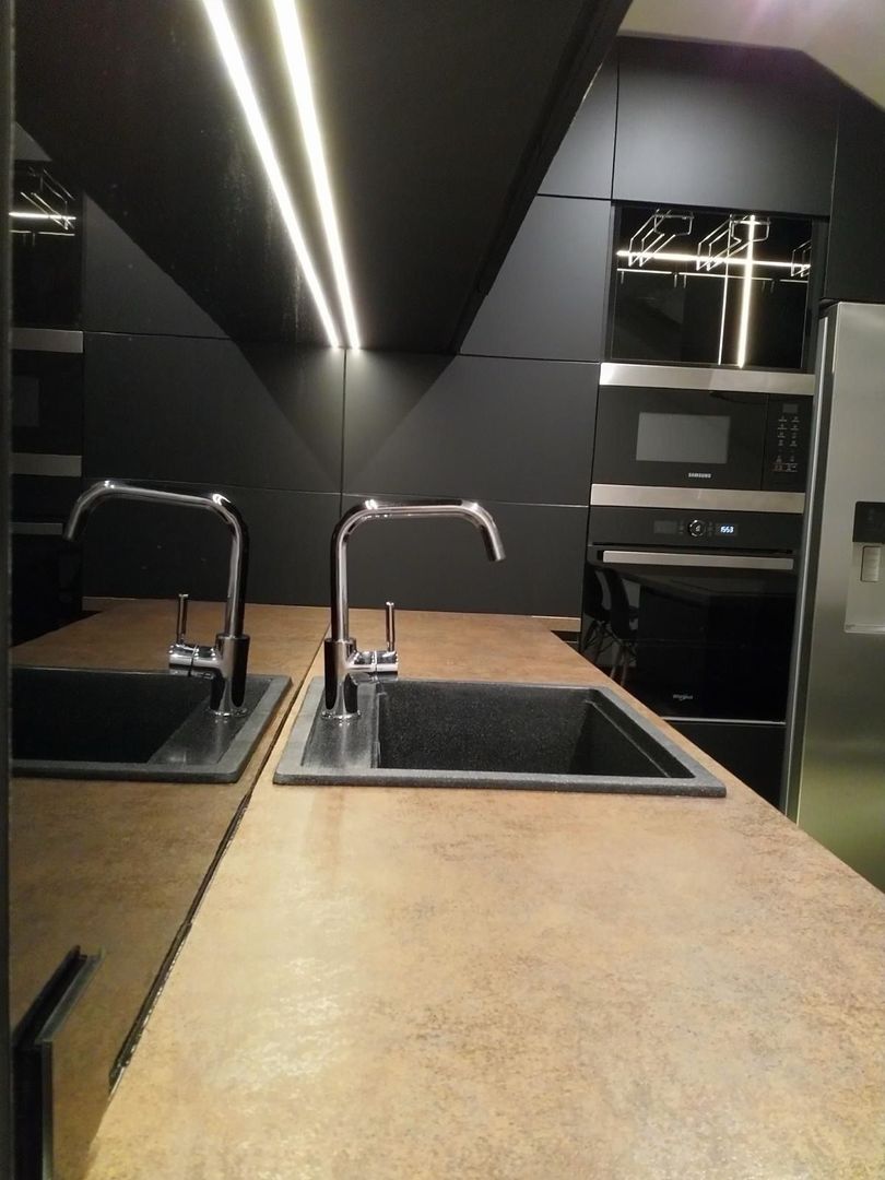 Casa S+P+E+M | 605 mp utili | 10 camere | 3 bucatarii | 4 bai | 3 terase | Garaj - Poză 11