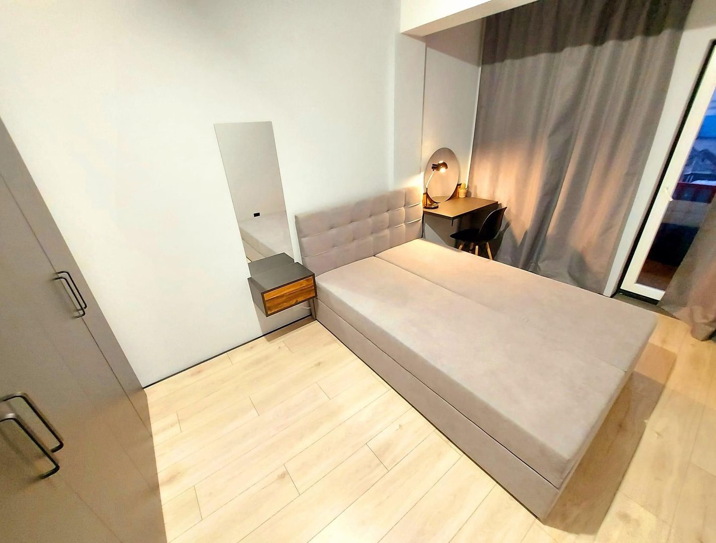 Apartament la Cheie cu parcare zona Balastierei Floresti - Poză 5