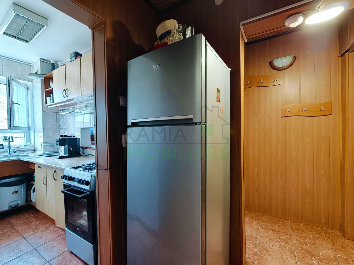 Apartament 3 camere, Cartierul Florilor, Boxă și parcare - Poză 13