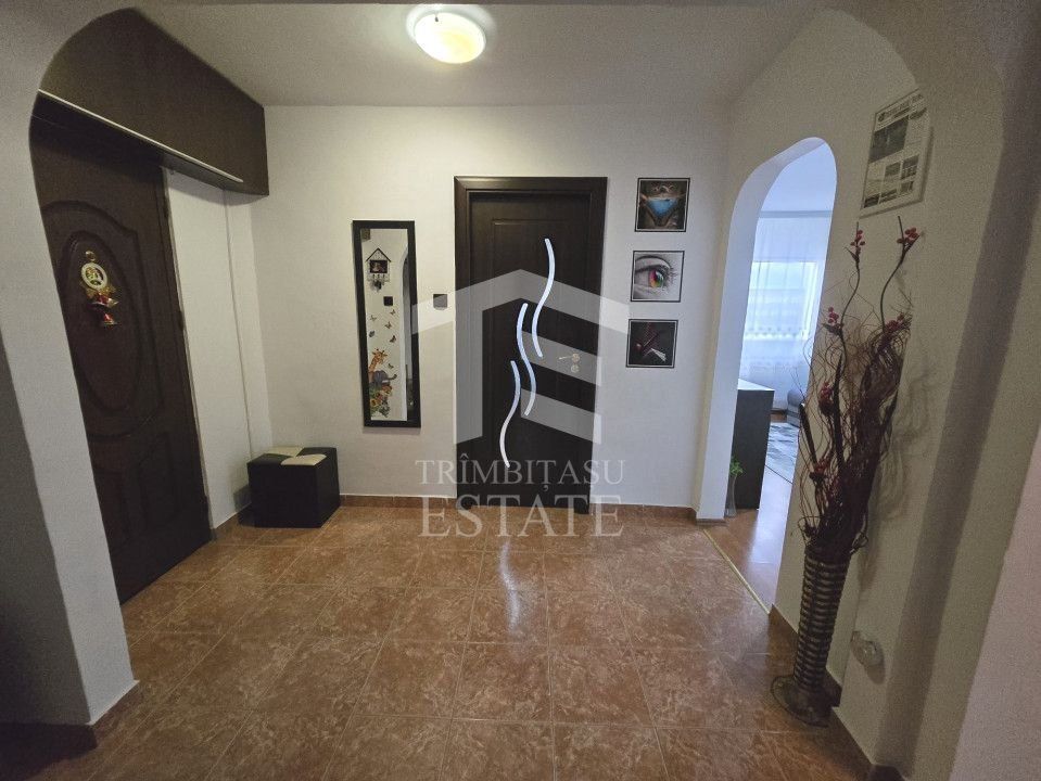 INEL I - Apartament cu centrala pe gaz, loc de parcare si pod de 60 mp - Poză 42