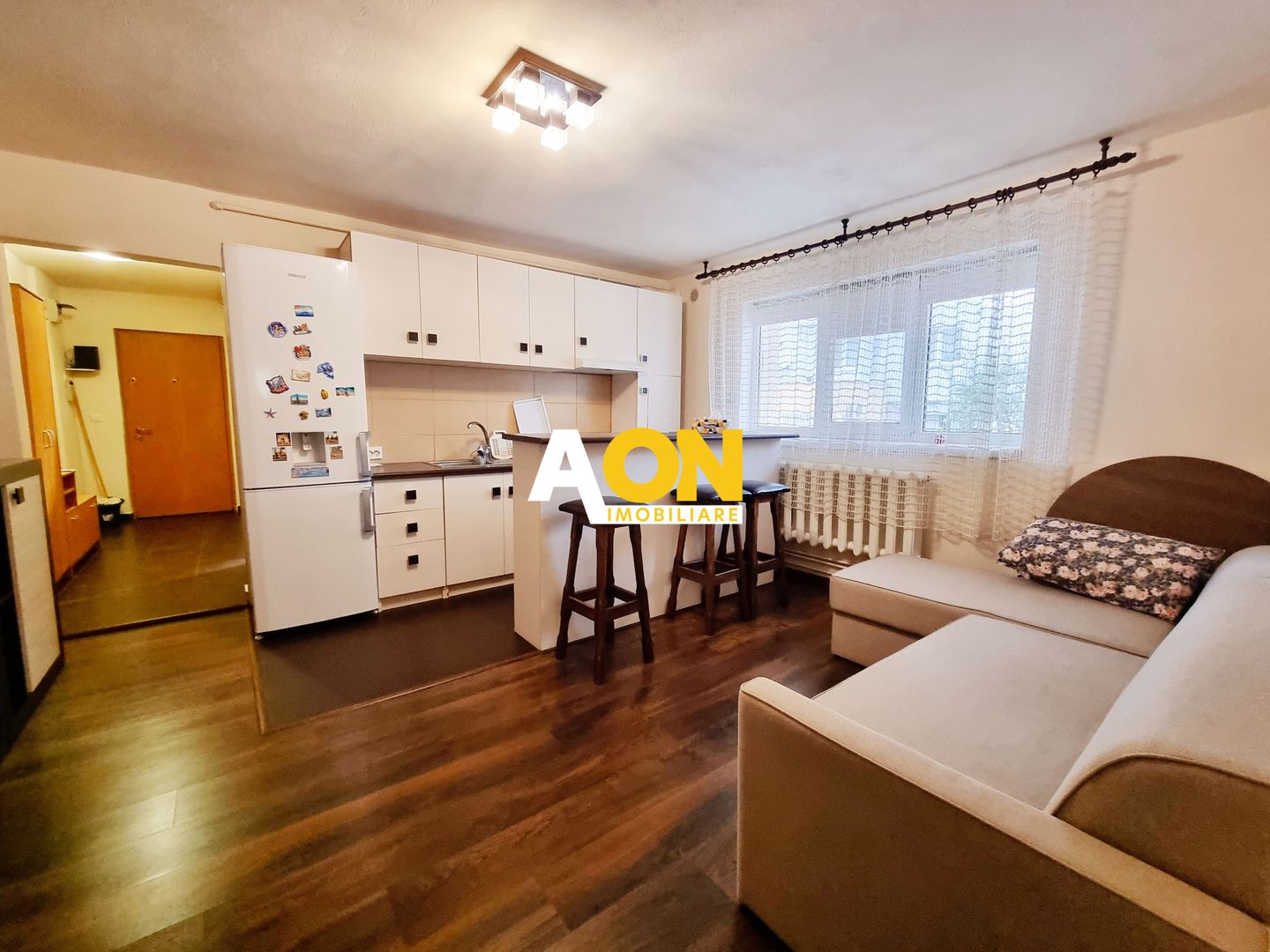 Apartament cu 2 dormitoare, renovat, mobilat, parter inalt, Cetate - Poză 1