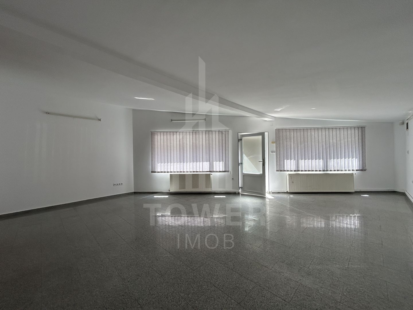 Spațiu comercial de închiriat cu vitrină - Vasile Aaron - Poză 1