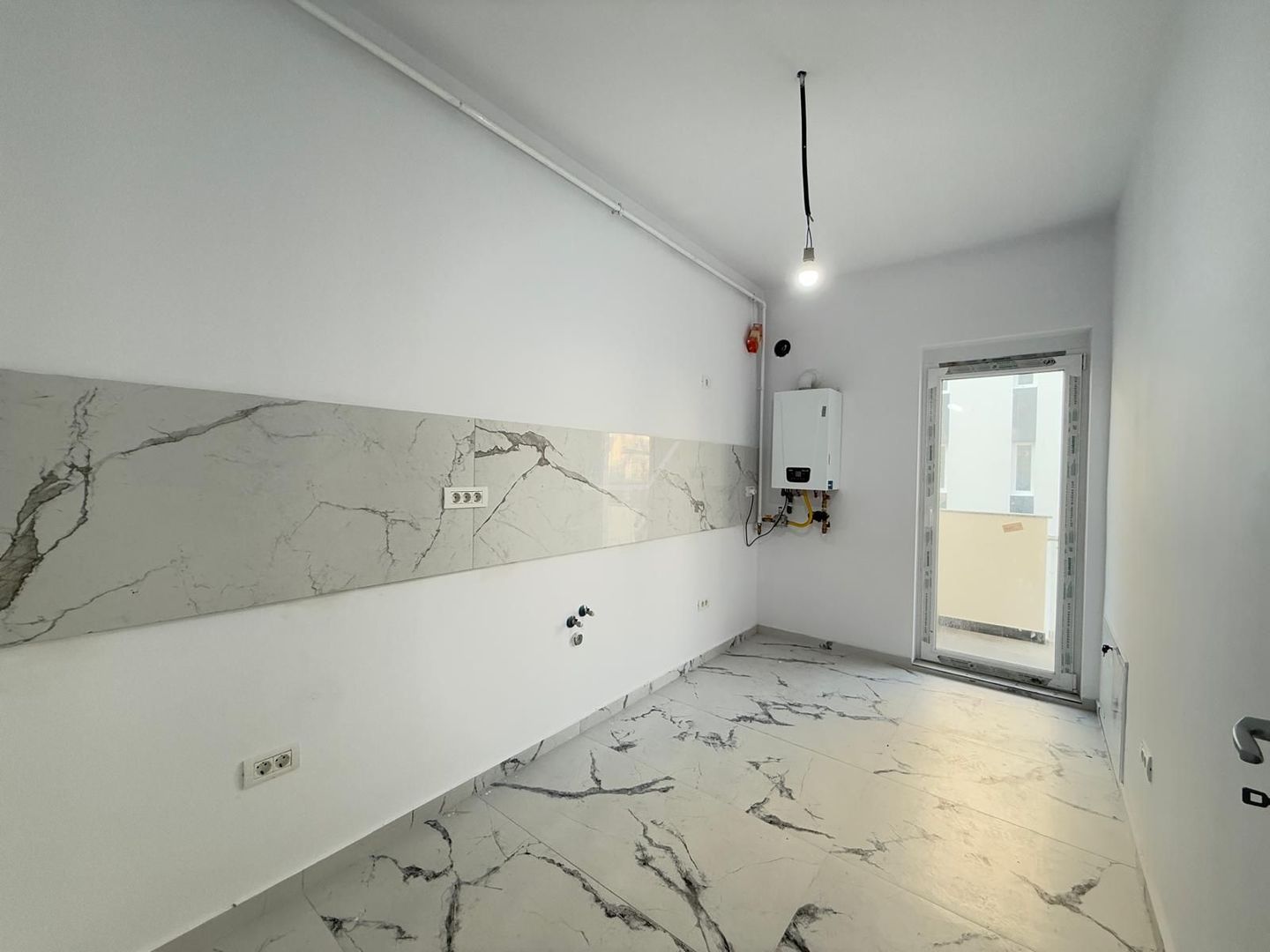 Etaj 1. Decomandat. Asfalt - Poză 4