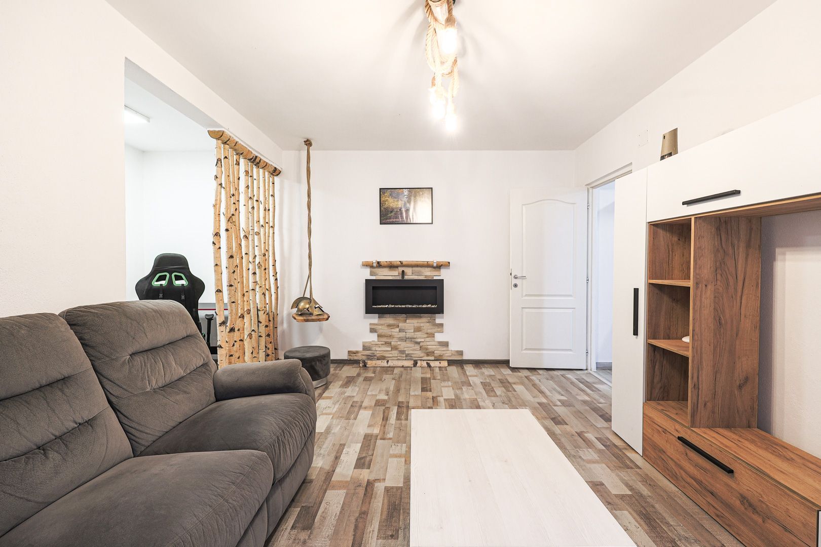 Apartament central, la parter, renovat și mobilat. - Poză 3