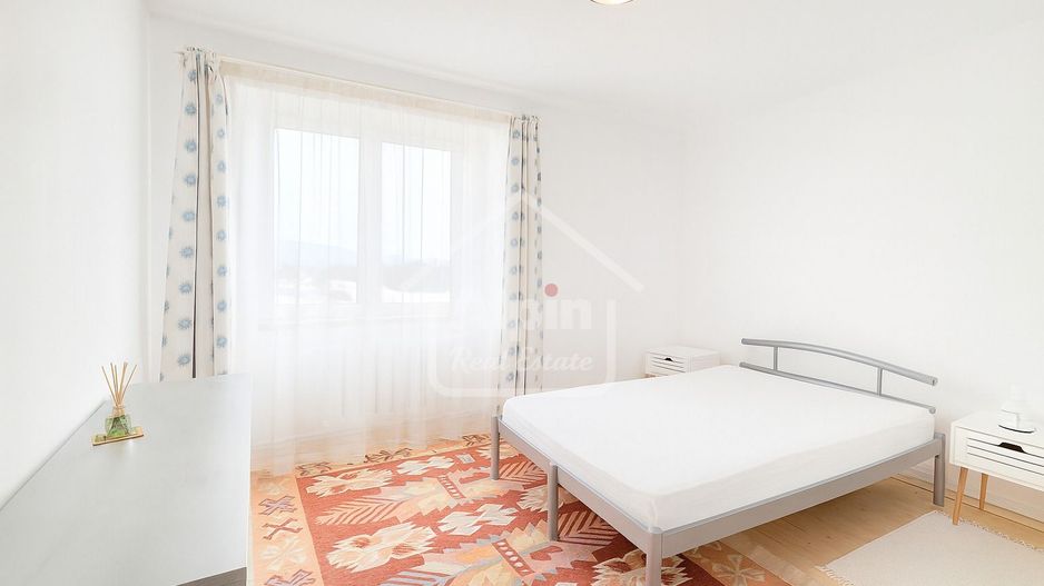 Suprafata Generoasa Garii - Poză 15