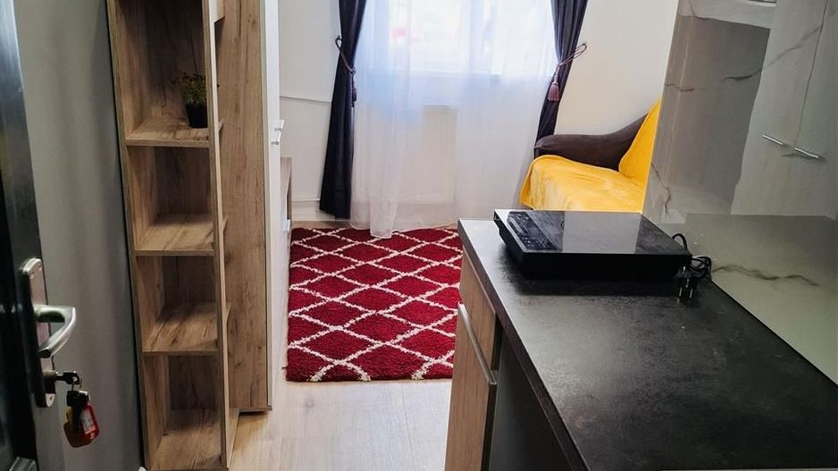 Garsoniera complet renovata zona Rogerius - Poză 1