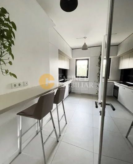 Etaj 2 Apartament 2 camere decomandat mobilat-utilat Loc parcare - Poză 3