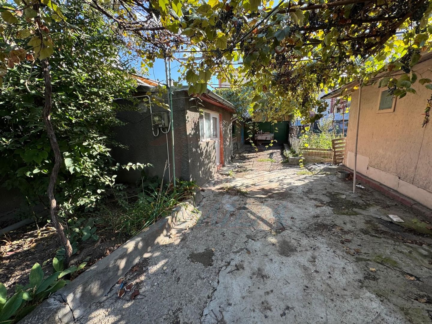 48500 Euro- 293 mp. Teren si casa batraneasca in mun. Galati - Poză 6