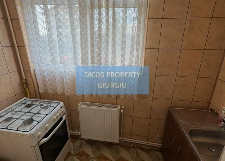 De Vânzare - Apartament 3 Camere, Strada Decebal - Poză 4