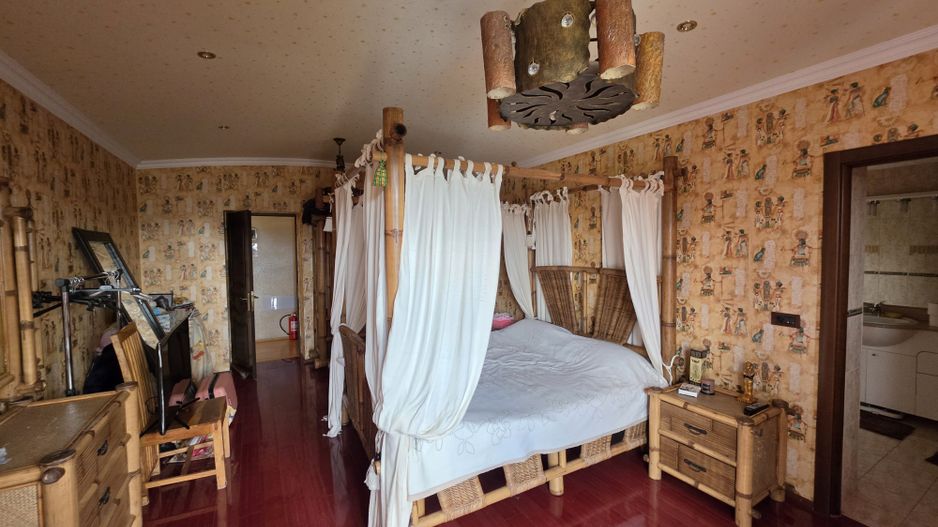 Casă Vilă cu 9 camere și piscină încălzită în localitatea Cornu - Poză 12