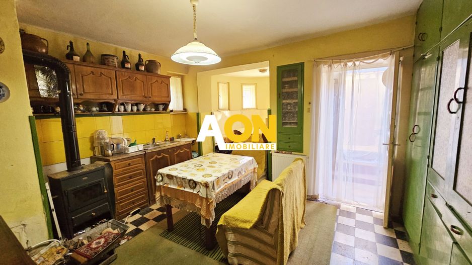 Casa situata in imediata apropiere a Cetatii - Poză 16