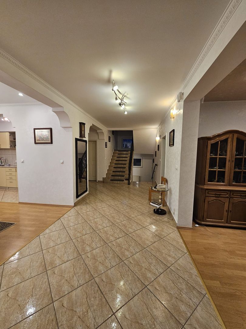 Vila  Oradea zona Iorga 420 mp ,teren 2000 ml - Poză 6