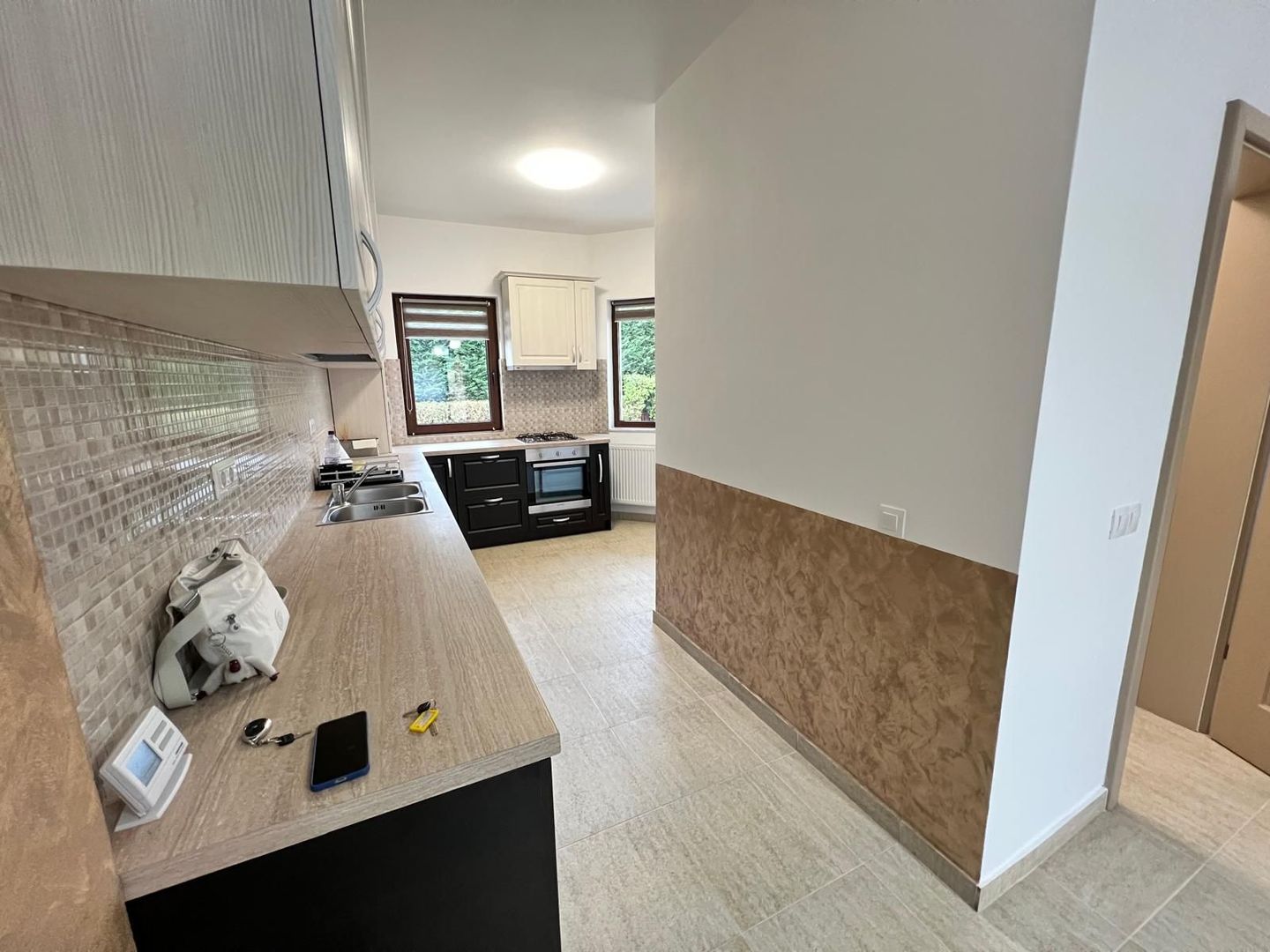 Casa cu 7 camere | 3 balcoane | Garaj | 220 mp + 80 mp curte | Cartier Panorama - Poză 4