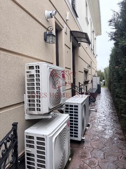 Vila deosebita cu piscina interioară - Poză 14