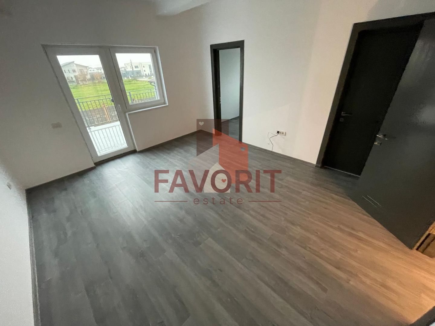 Duplex despartit prin camera tehnica. Carport. Finisaje la alegere - Poză 13