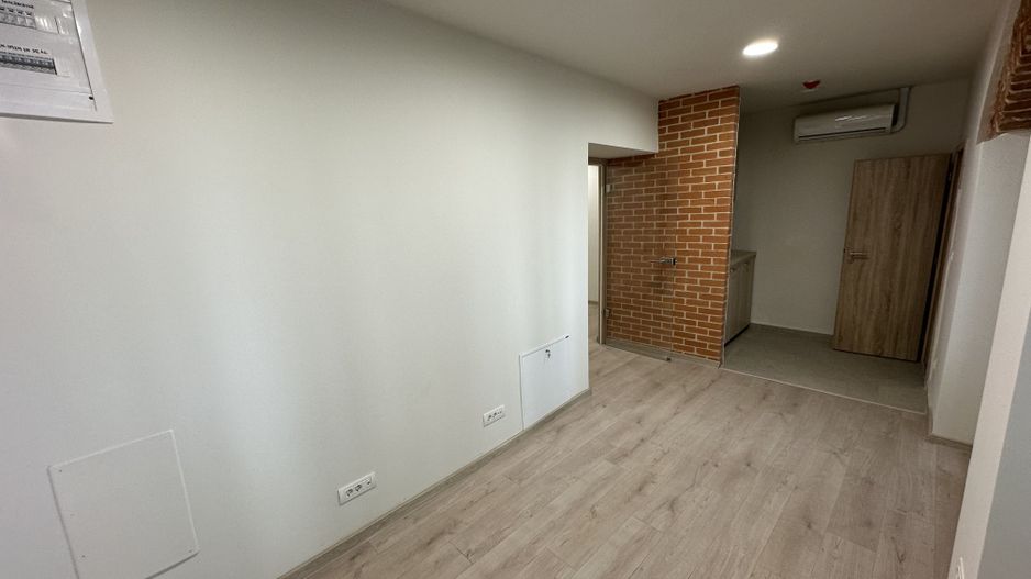Spatii de birouri Ultracentral suprafață  de 27.7 mp - Poză 3