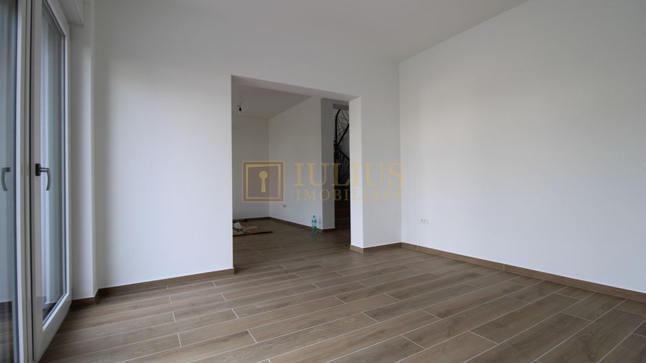 Casa zona Lunei, 5 camere + 3 bai, centrala proprie, rezidential sau birouri ! - Poză 16