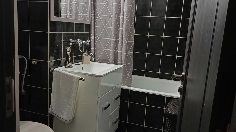 Vând apartament decomandat cu 3 camere, micro 16 - Poză 5