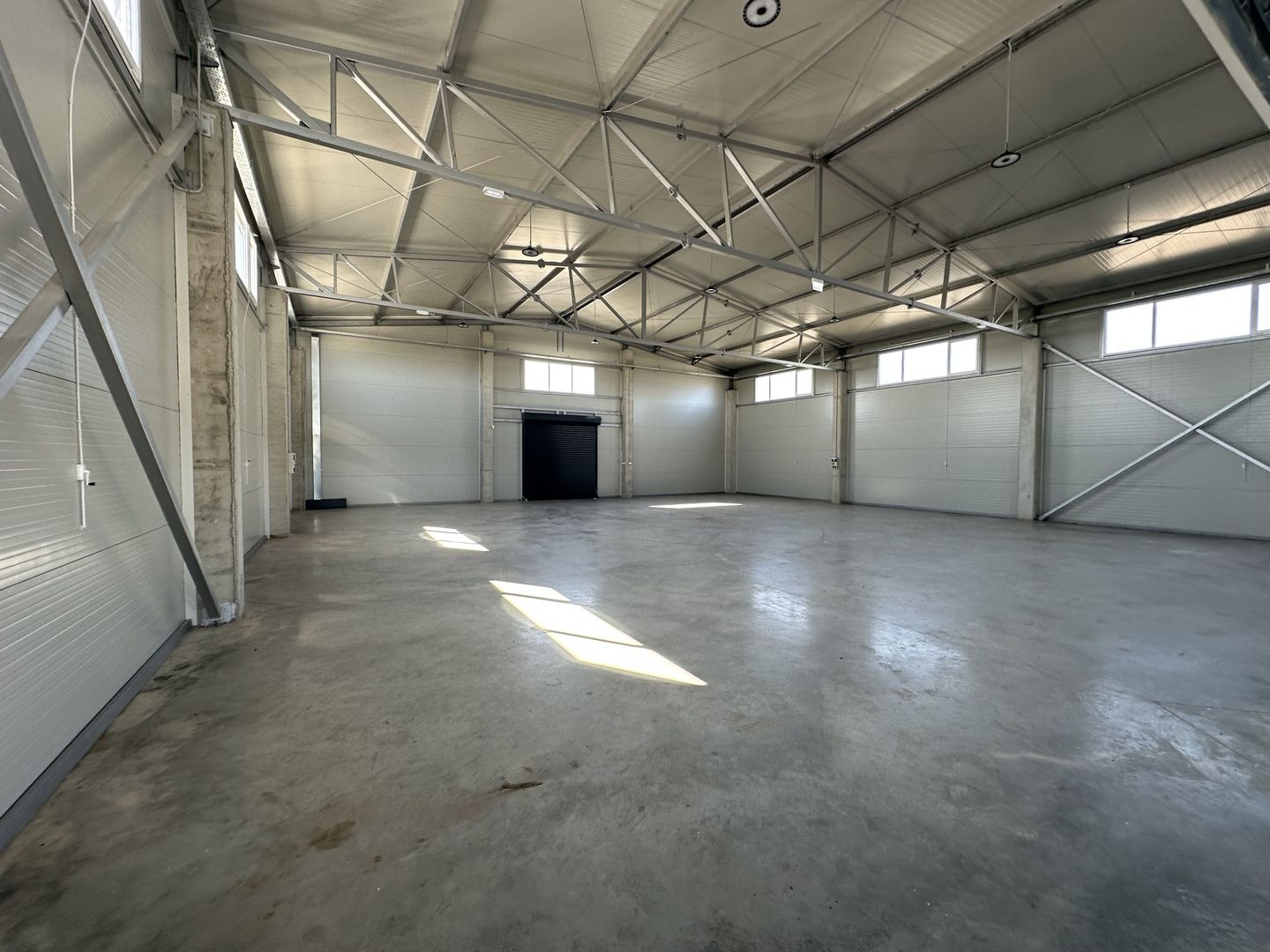 Hala depozitare cu birouri zona de N - Poză 1