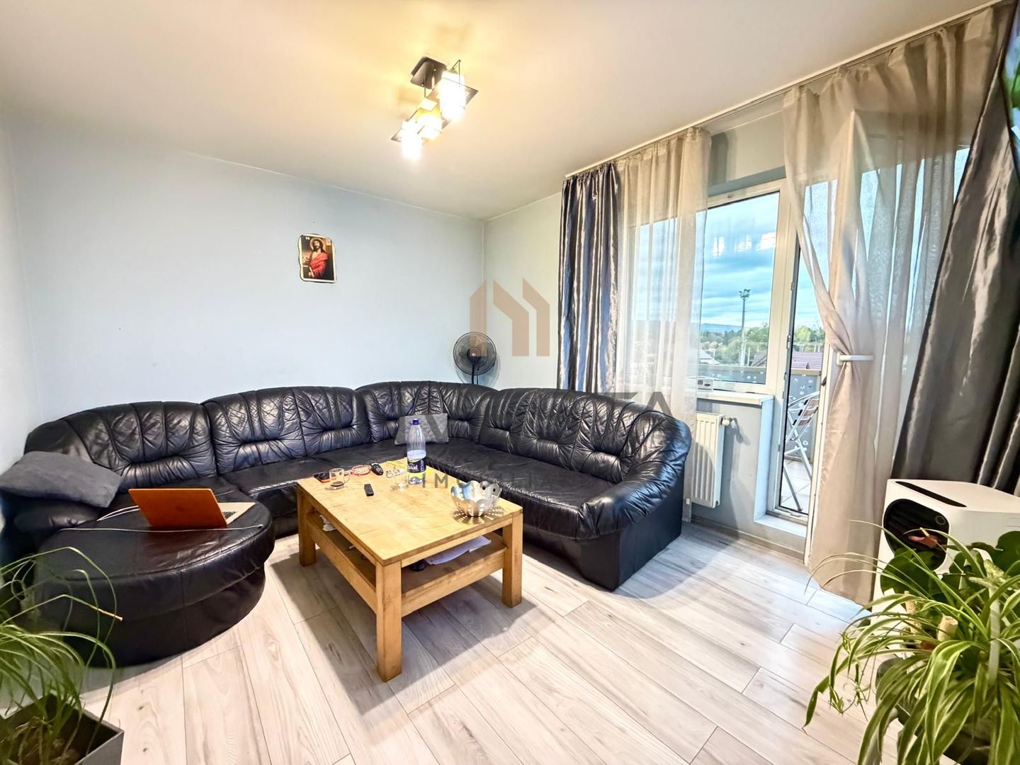 De vanzare apartament cu 2 camere pe strada Mos Ion Roata ! - Poză 1