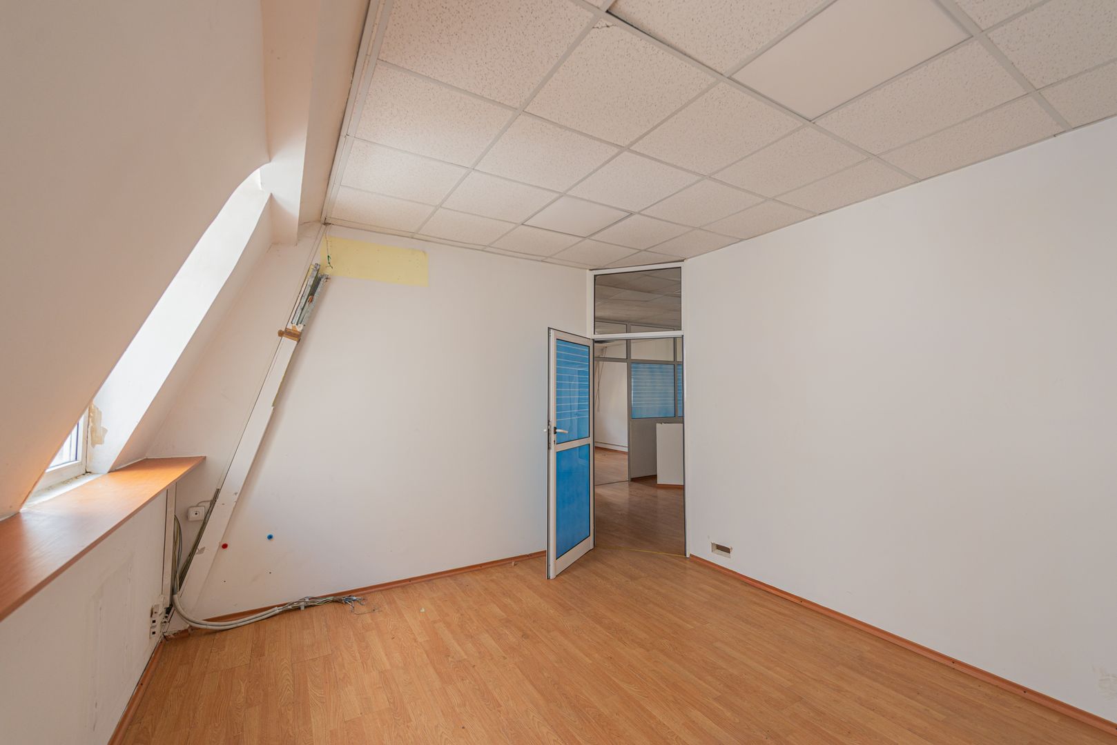 Spatiu comercial de inchiriat, 9 camere, 3 bai, Universitate, 120mp - Poză 7