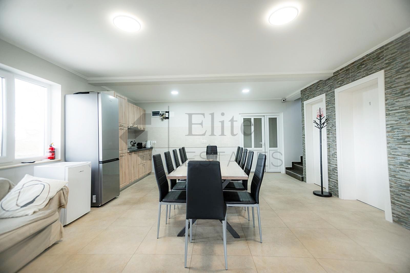 Casa / Pensiune de inchiriat in Baile 1 Mai din Bior - Poză 2