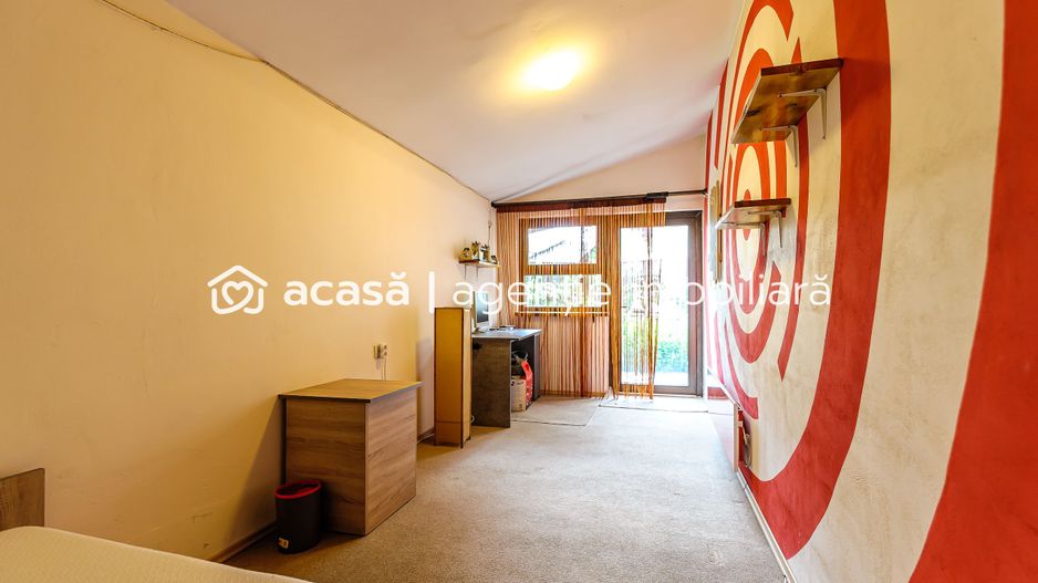 Apartament cu 2 camere, la curte comună, în Grădște. - Poză 3