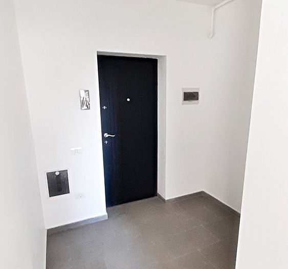 Zona Coresi, garsoniera de 42mp, etaj 1, finalizata, 69900 euro - Poză 3