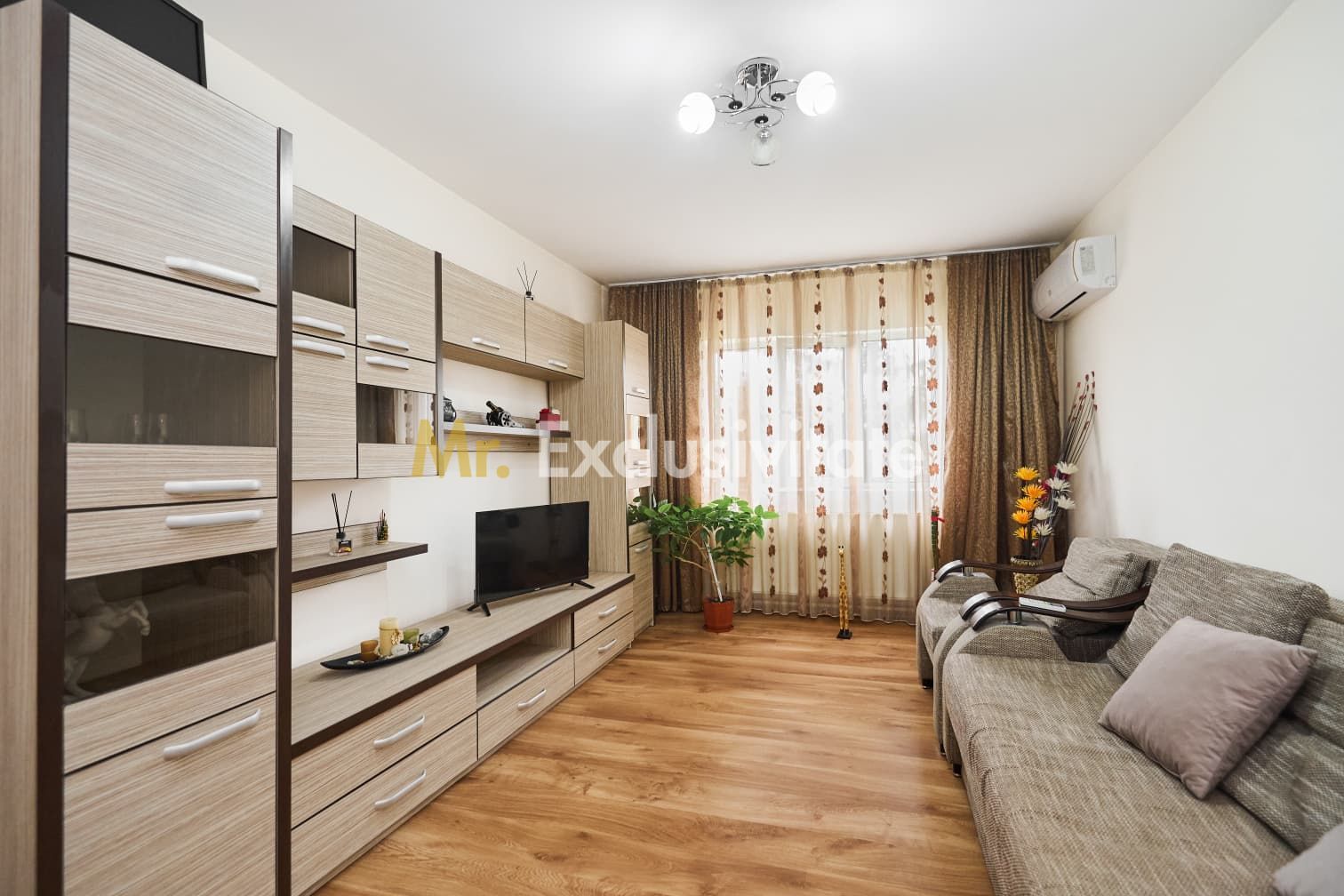Apartament Mioveni , etajul 2 , decomandat ! - Poză 1