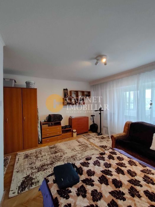 CUG la bulevard 1 camera Decomandat - 40mp - etaj intermediar - Poză 1
