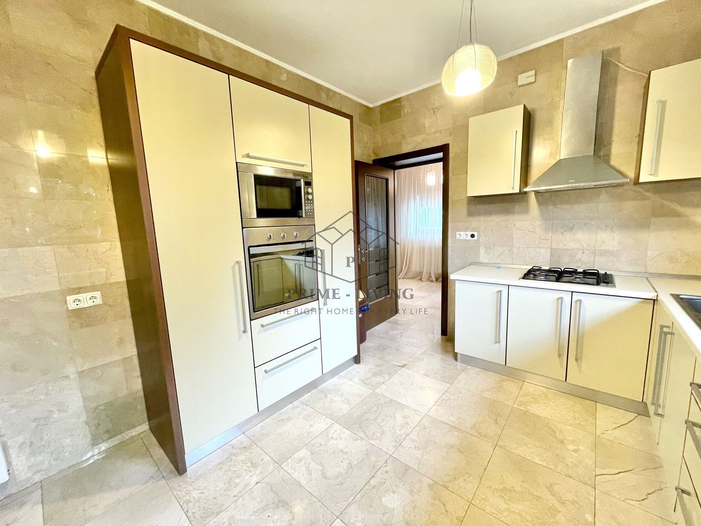 VILA CU 6 CAMERE LA INCHIRIERE IN ZONA PIPERA - Poză 3